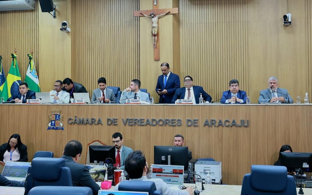 Prefeitura apresenta à Câmara de Vereadores detalhes sobre investimento e reforça transparência do processo de aquisição dos ônibus 100% elétricos - SMTT Aracaju