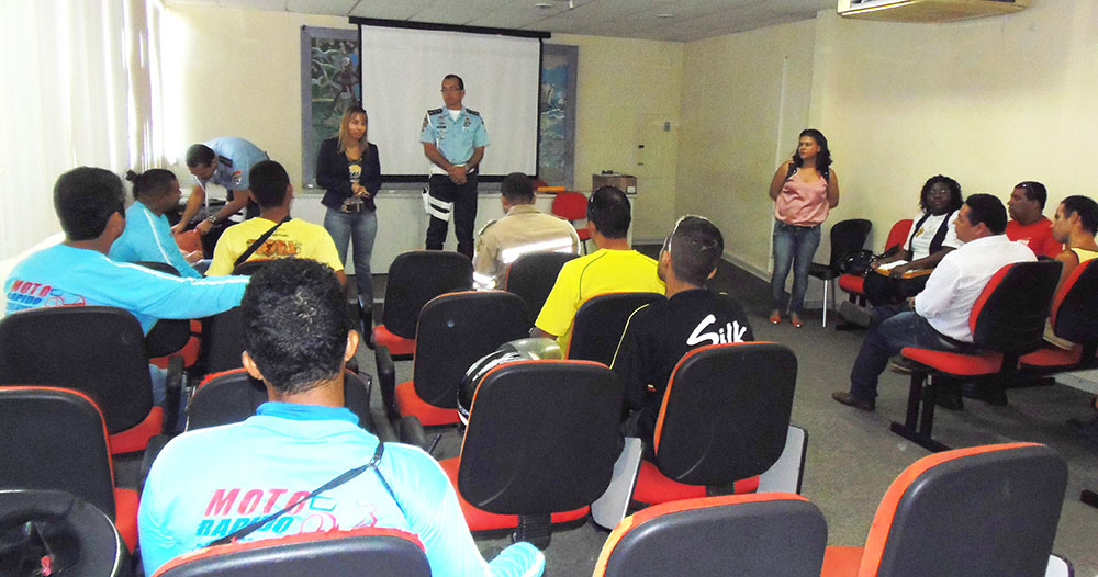 Motociclistas de Aracaju são certificados em direção defensiva pela SMTT - SMTT Aracaju