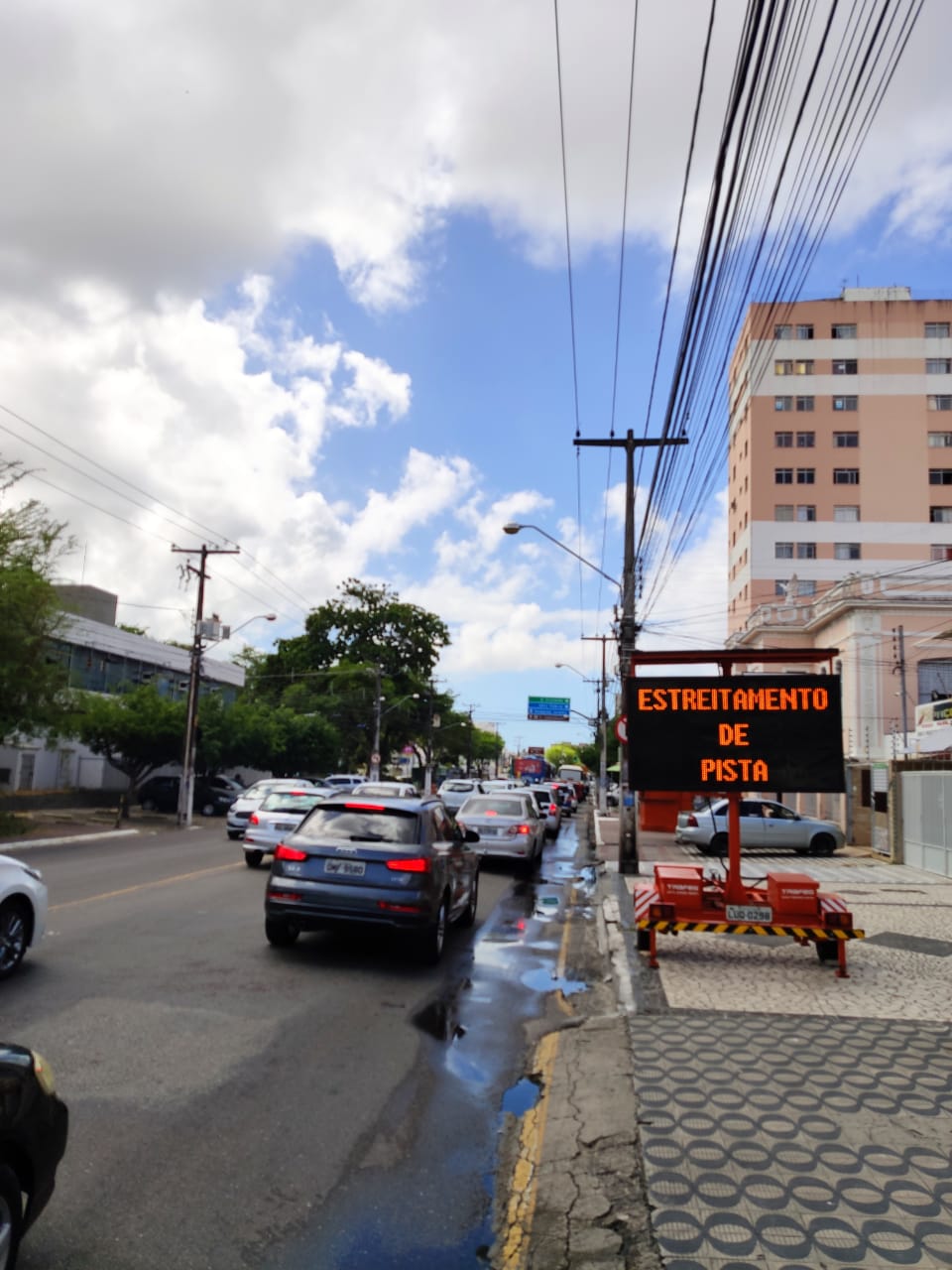Obra do corredor Hermes Fontes provoca alteração do trânsito em trecho da avenida - SMTT Aracaju