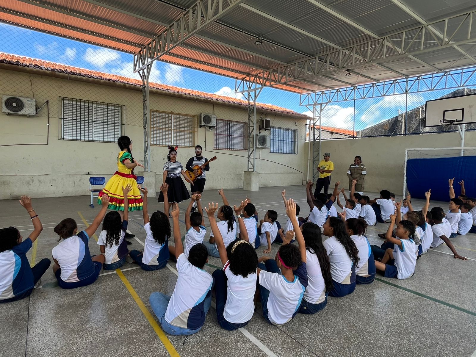 Trânsito nas escolas: SMTT realiza apresentação teatral para estudantes da rede municipal de ensino - SMTT Aracaju