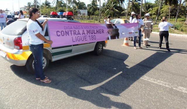 SMTT realiza ação pelo fim da violência contra a mulher - SMTT Aracaju