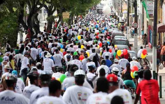 Passeio ciclístico natalino da SMTT também é solidário - SMTT Aracaju