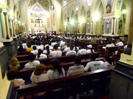 Vítimas de acidentes de trânsito são homenageadas com missa - SMTT Aracaju