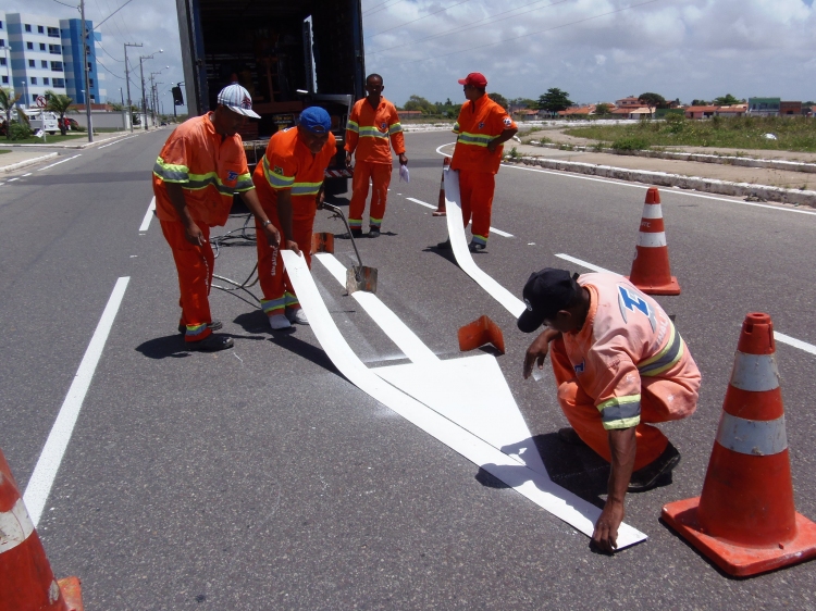 SMTT implanta sinalização viária na rota de fuga - SMTT Aracaju