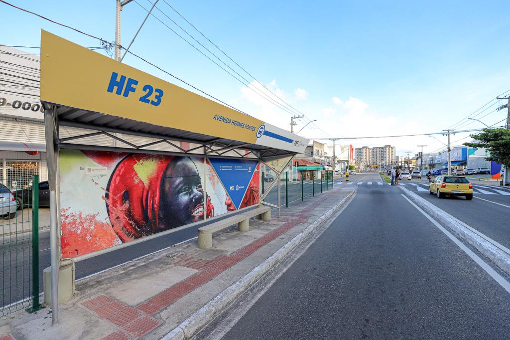 Colora: artes visuais em abrigos de ônibus valorizam a produção artística local - SMTT Aracaju