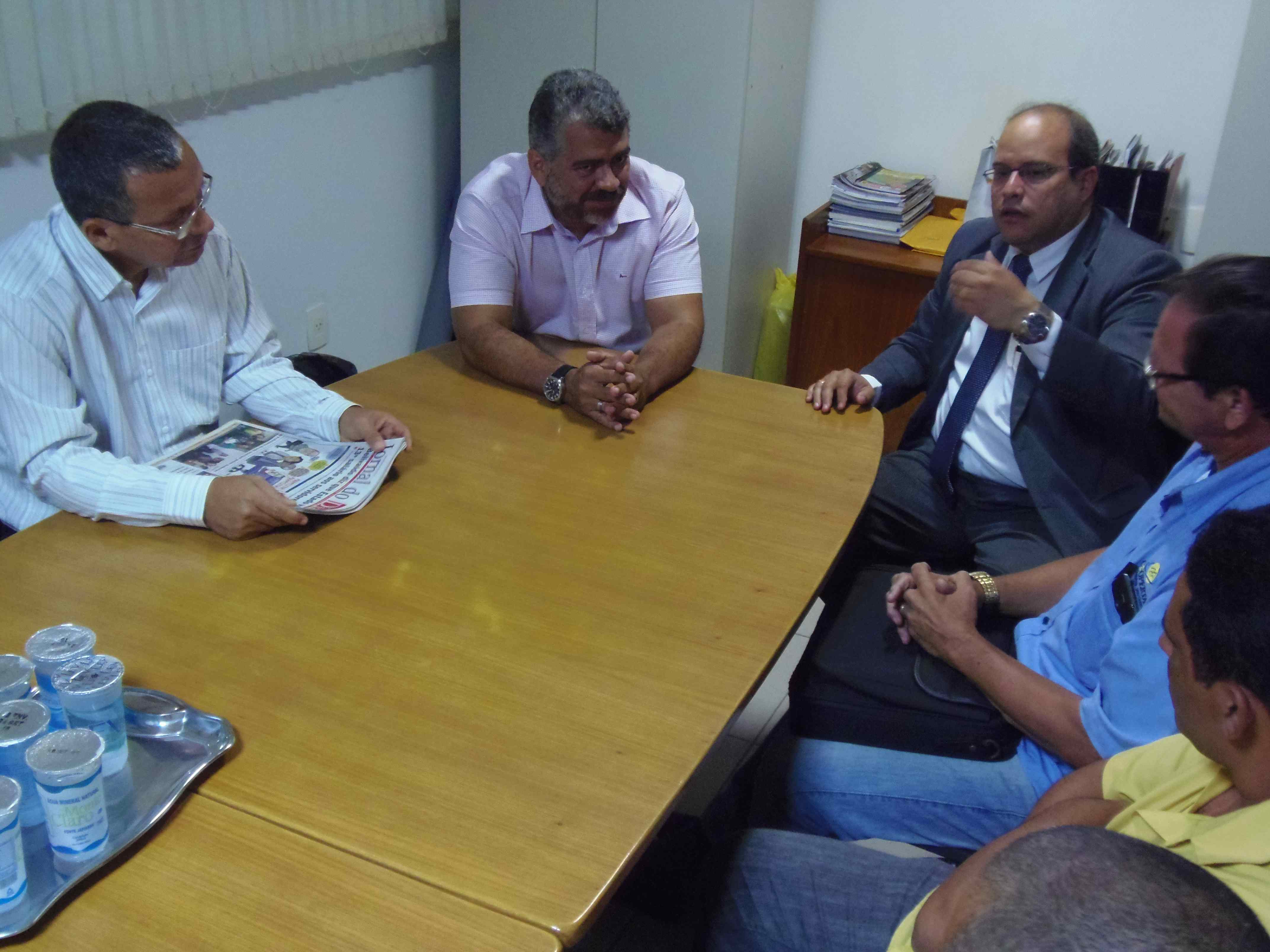 Nelson Felipe recebe representantes de cooperativas de táxi - SMTT Aracaju