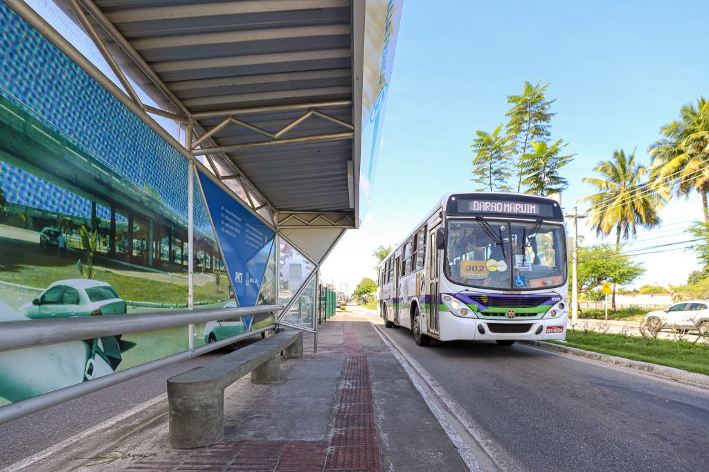 Novos abrigos de ônibus dos corredores de mobilidade aliam durabilidade e tecnologia - SMTT Aracaju