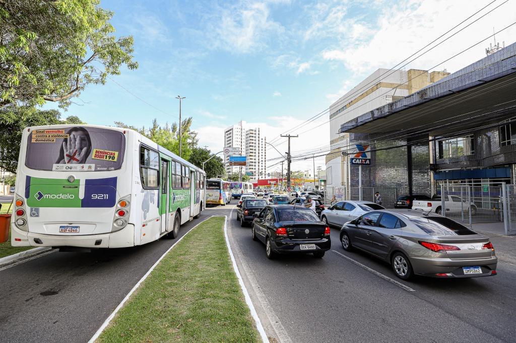 Condutor que desrespeitar regras dos corredores de ônibus cometerá infração gravíssima - SMTT Aracaju