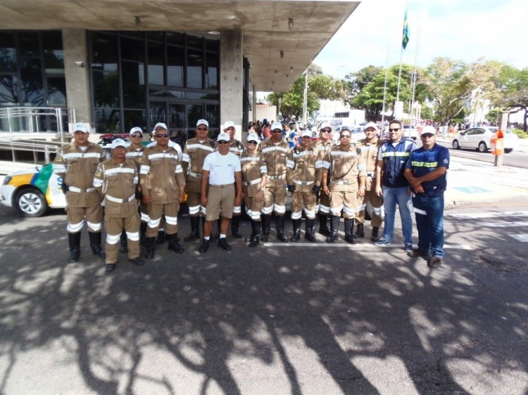 SMTT desfila e controla fluxo de veículos no Desfile Cívico Estudantil - SMTT Aracaju
