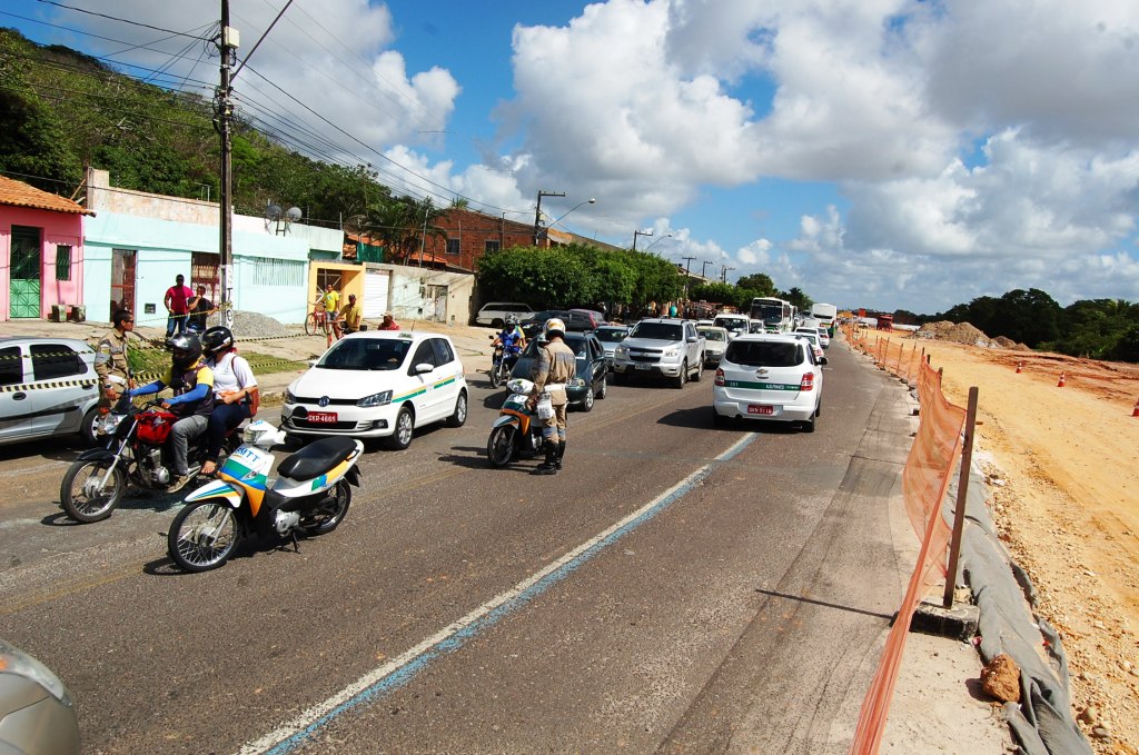 SMTT adota medidas para melhorar o trânsito na Avenida Euclides Figueiredo, Bairro Porto D’antas - SMTT Aracaju