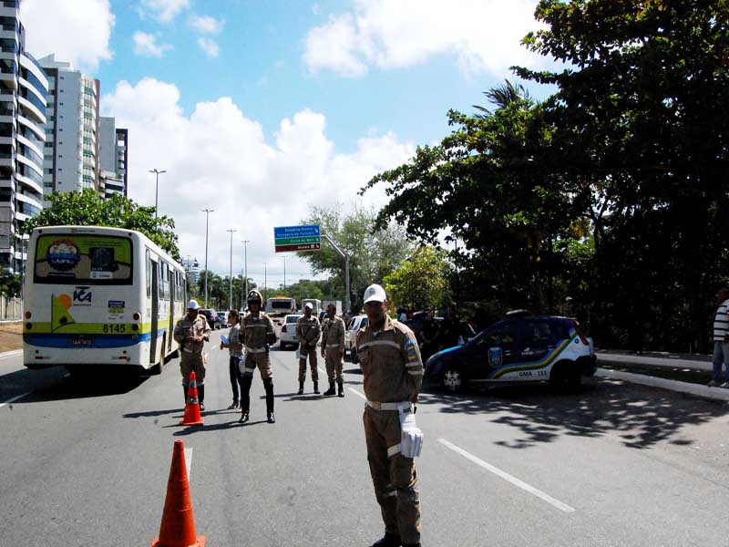 SMTT opera em combate ao transporte clandestino - SMTT Aracaju