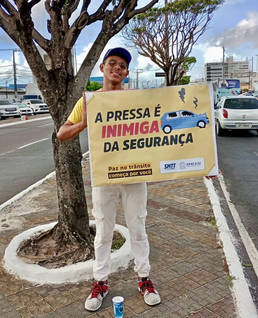Prefeitura realiza ação educativa de fomento ao trânsito seguro no feriado prolongado - SMTT Aracaju