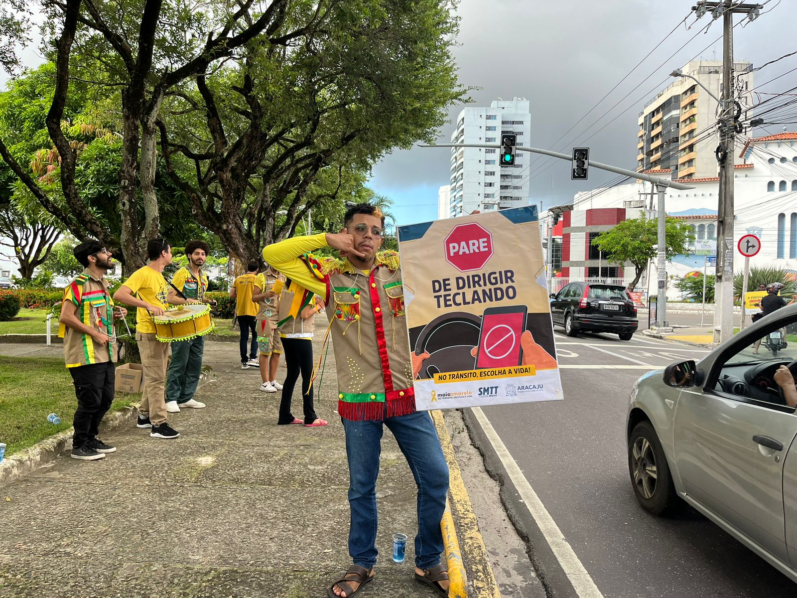Em ação educativa, SMTT sensibiliza e orienta condutores para um trânsito seguro - SMTT Aracaju