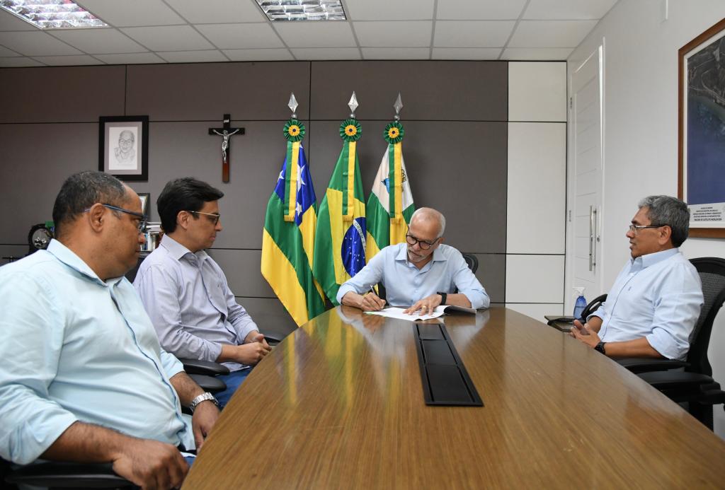 Prefeito Edvaldo sanciona leis que garantem melhorias ao transporte público da Grande Aracaju - SMTT Aracaju