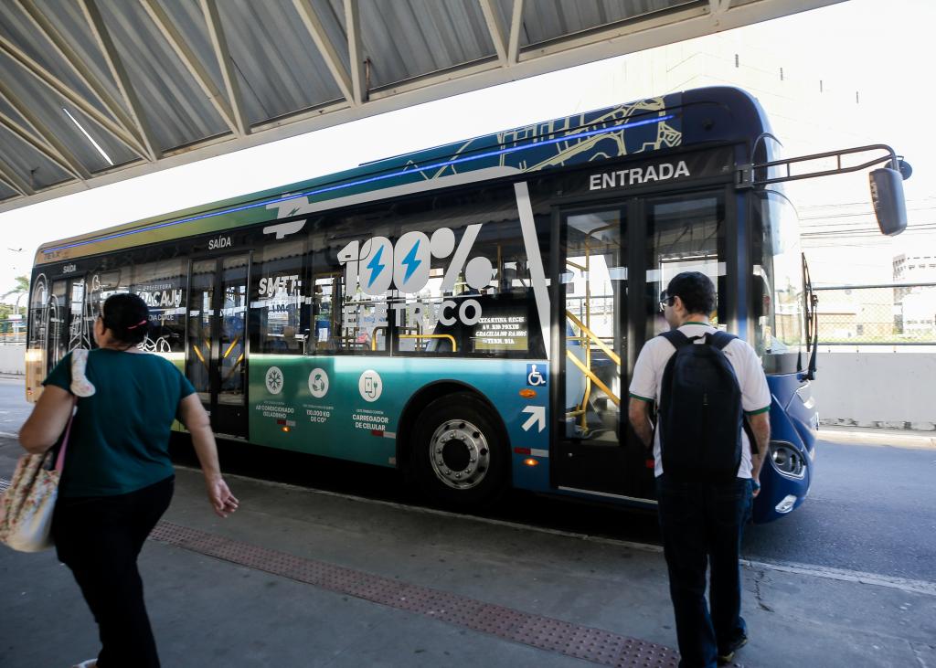 Prefeitura de Aracaju retoma operação dos 15 ônibus elétricos e divulga itinerário; confira - SMTT Aracaju
