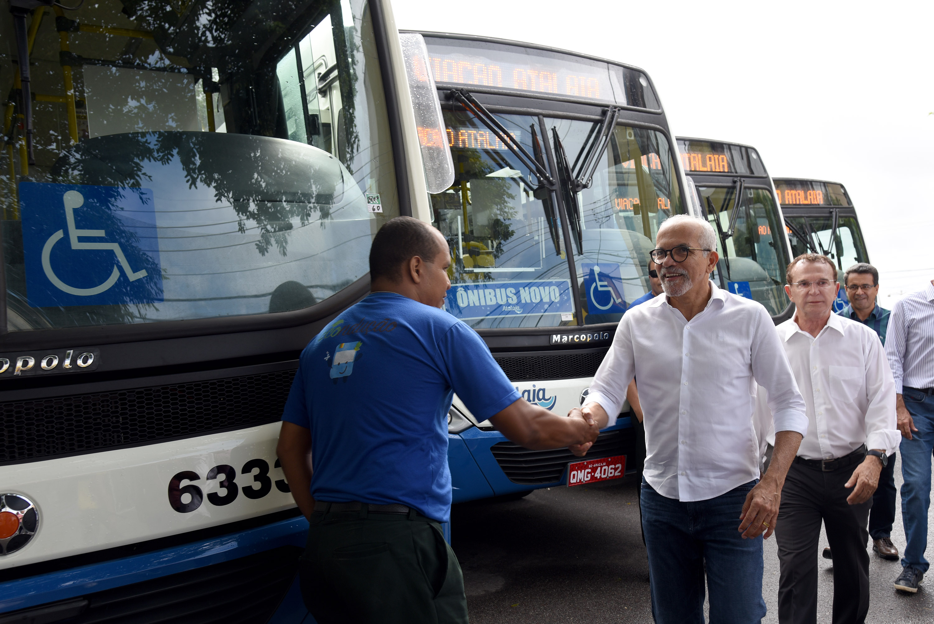 Edvaldo entrega 28 novos ônibus para Aracaju - SMTT Aracaju