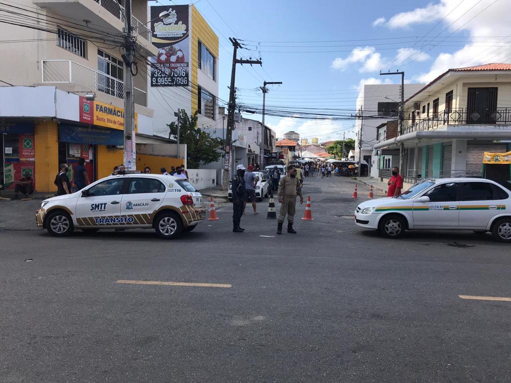 SMTT reforça importância do respeito às sinalizações de trânsito no entorno das feiras livres - SMTT Aracaju