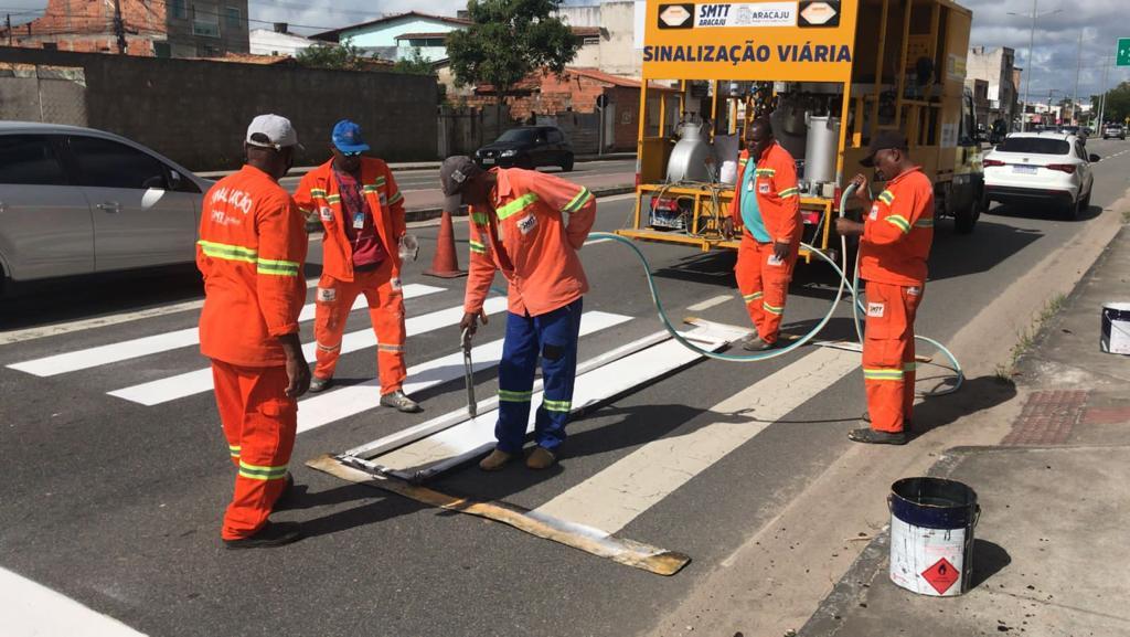 SMTT revitaliza sinalizações de trânsito da avenida Gasoduto - SMTT Aracaju