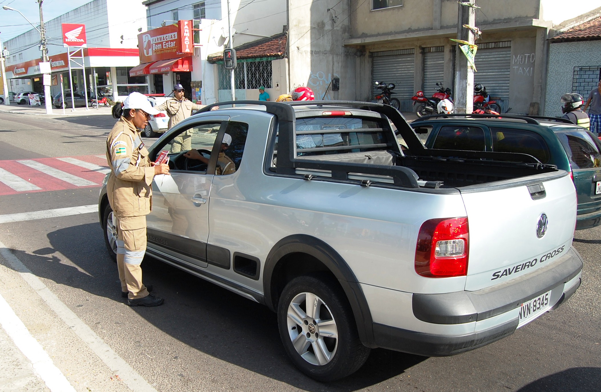 SMTT e Samu realizam campanha educativa no Shopping Prêmio - SMTT Aracaju