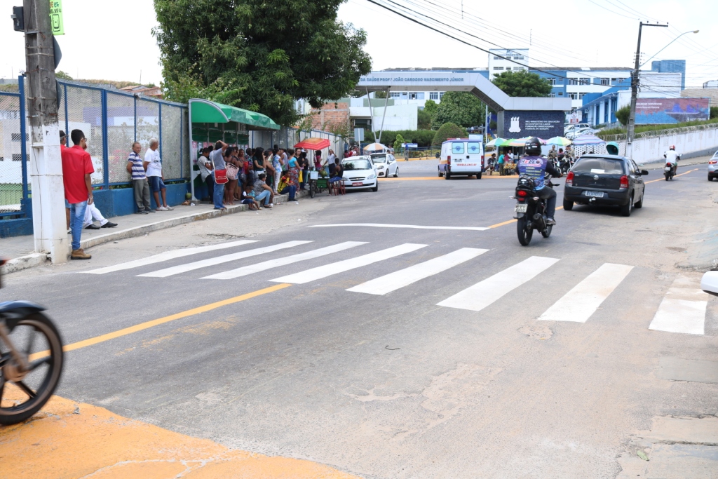 SMTT revitaliza sinalização horizontal na rua Cláudio Batista - SMTT Aracaju