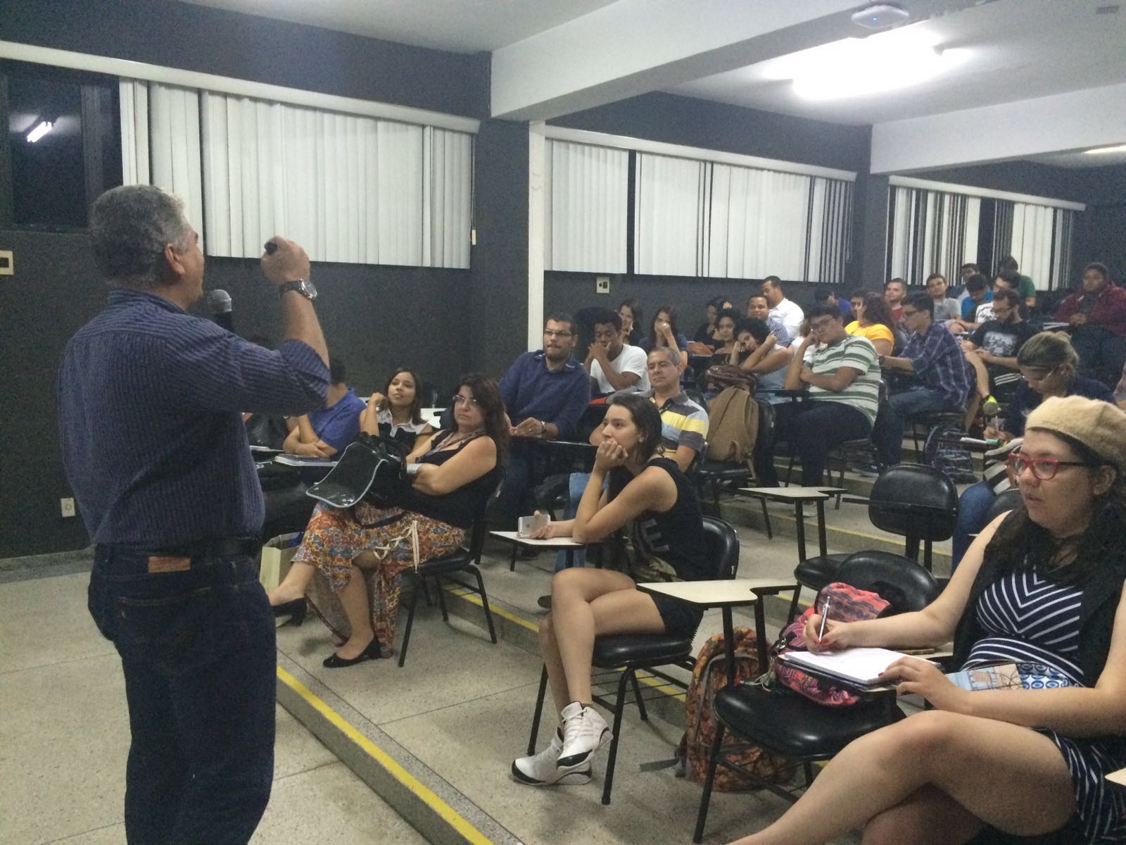 Uso de celular ao volante é tema de palestra em universidade - SMTT Aracaju