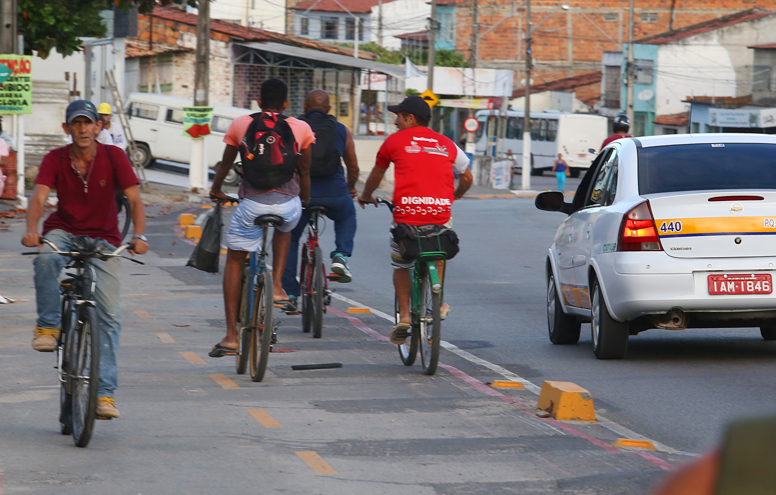 Ciclistas comemoram melhorias realizadas na ciclovia da avenida Santa Gleide - SMTT Aracaju