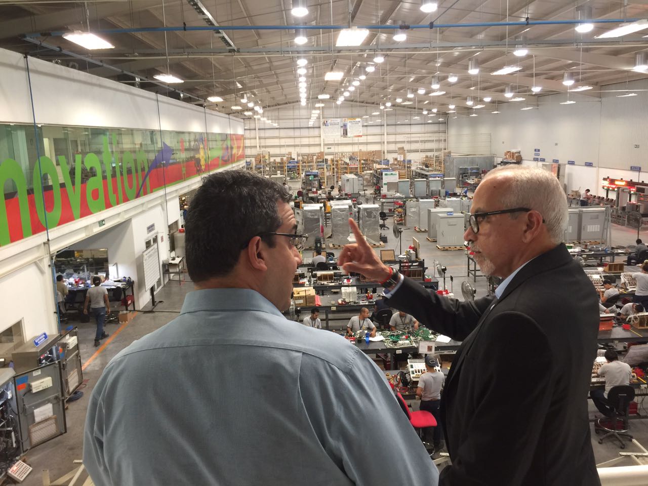 Edvaldo conhece fábrica de tecnologia para o trânsito no México - SMTT Aracaju