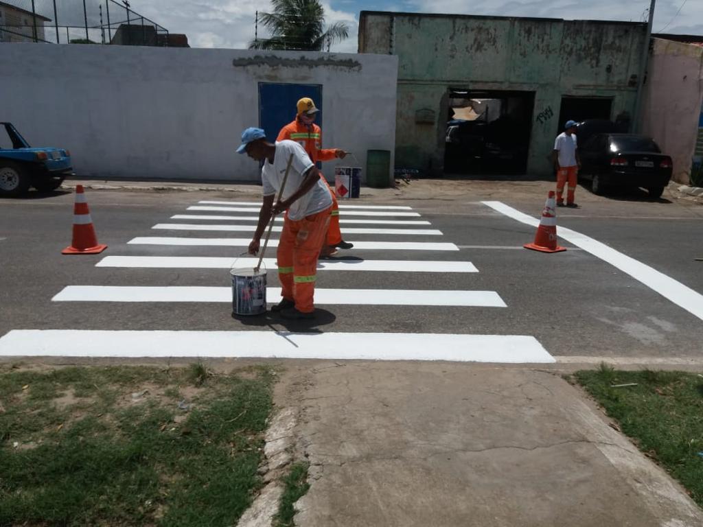 SMTT realiza pintura de mais de 240 sinalizações para a organização e segurança do trânsito - SMTT Aracaju