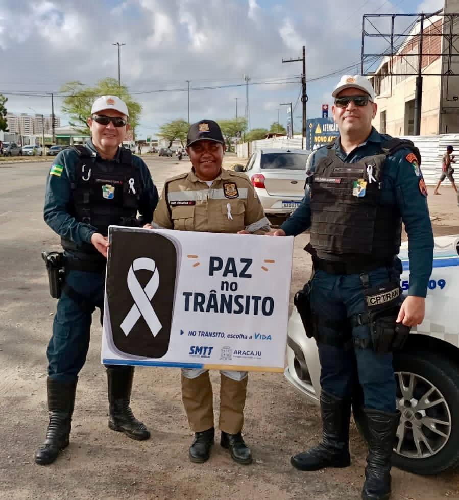 Dia Mundial em Memória às Vítimas de Trânsito é marcado com blitz educativa da SMTT Aracaju - SMTT Aracaju
