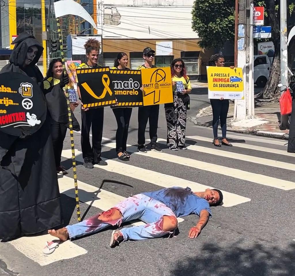 Maio Amarelo: A SMTT de Aracaju promove encenação de morte para conscientizar sobre a segurança no trânsito - SMTT Aracaju