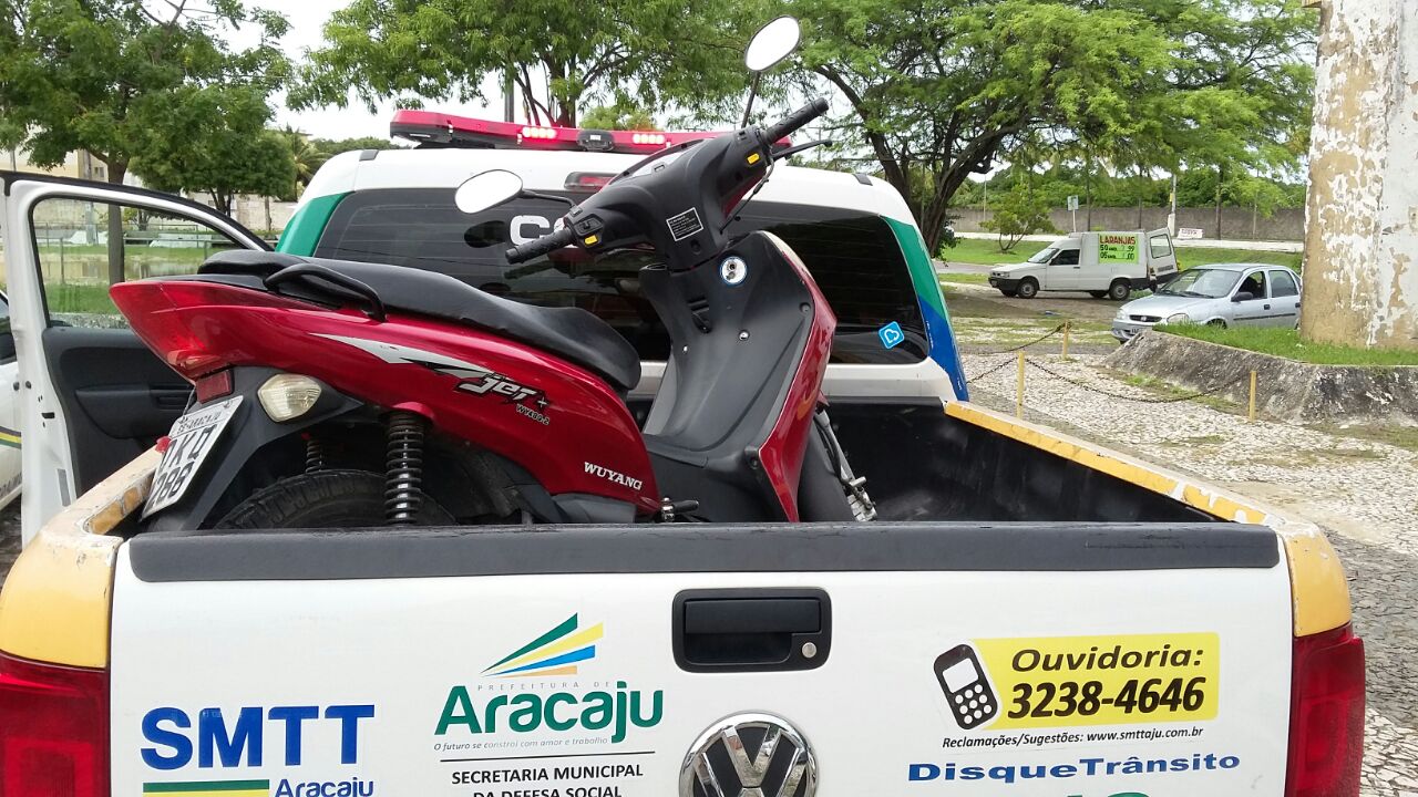 Agentes da SMTT apreendem ciclo motor e recuperam carro roubado - SMTT Aracaju