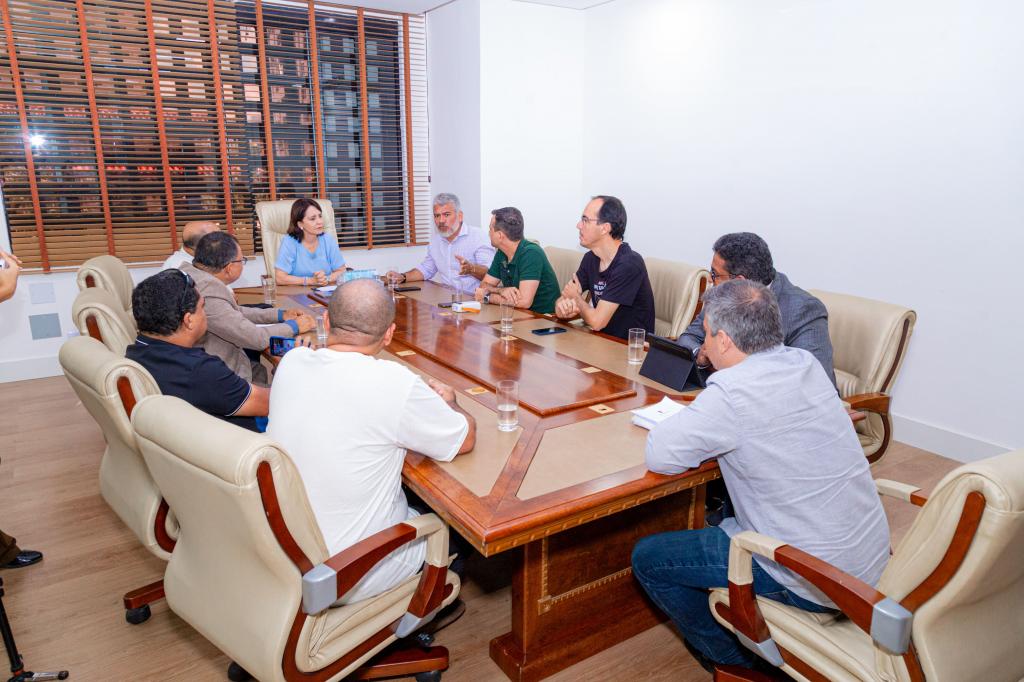 Prefeita Emília Corrêa se reúne com mototaxistas para avançar na regulamentação da categoria - SMTT Aracaju