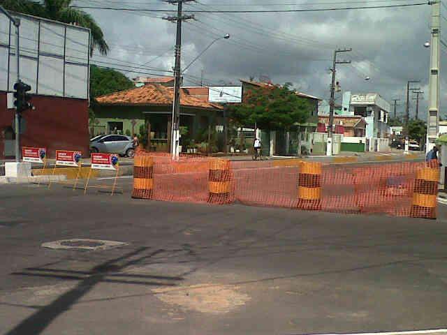 Trânsito é desviado nas proximidades da obra da Heráclito Rollemberg - SMTT Aracaju