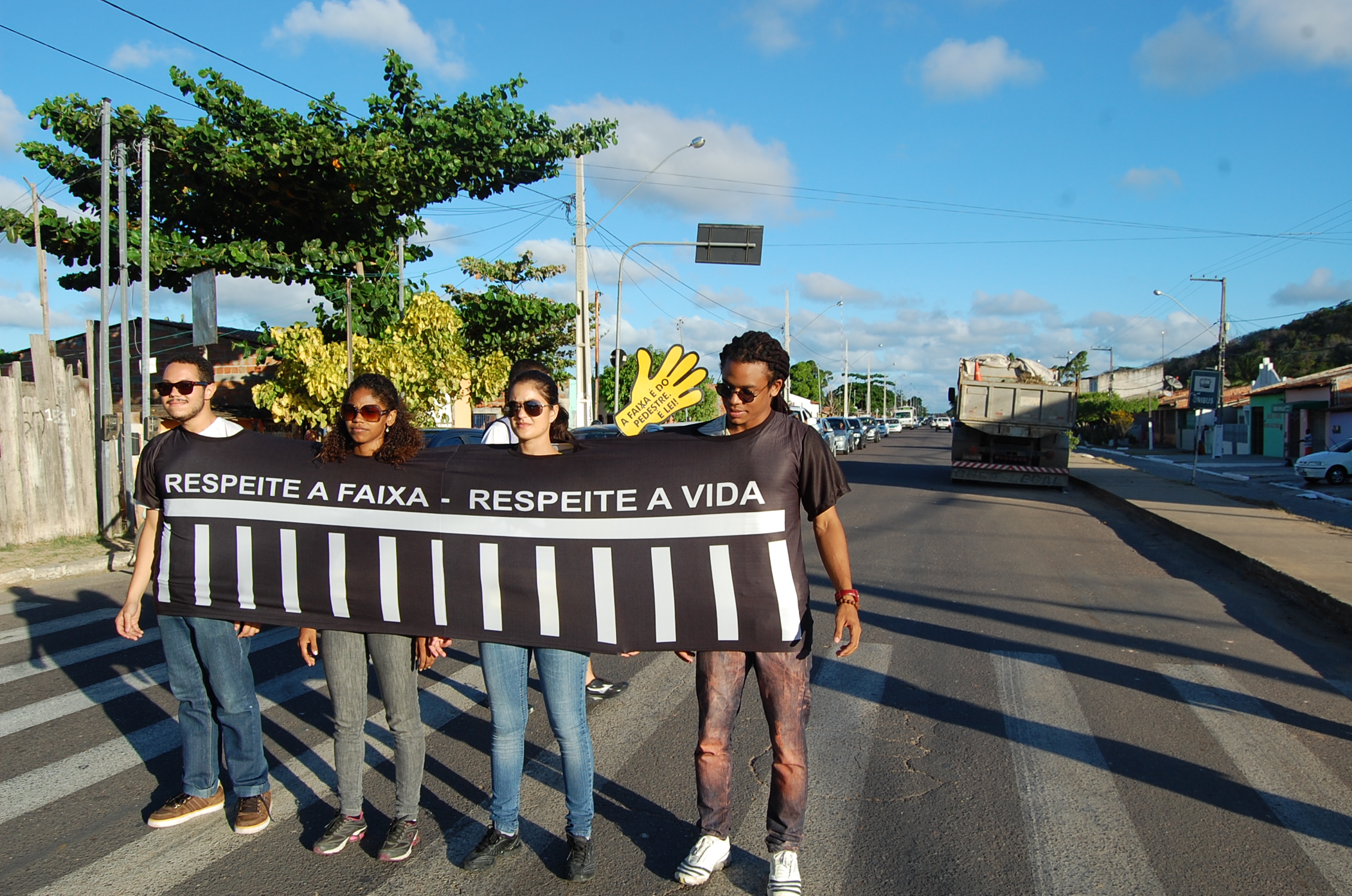 Ação educativa visa conscientizar condutores no Porto D'antas - SMTT Aracaju