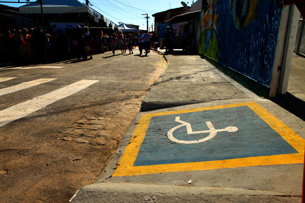 Sinalização do Bairro São Conrado é revitalizada - SMTT Aracaju