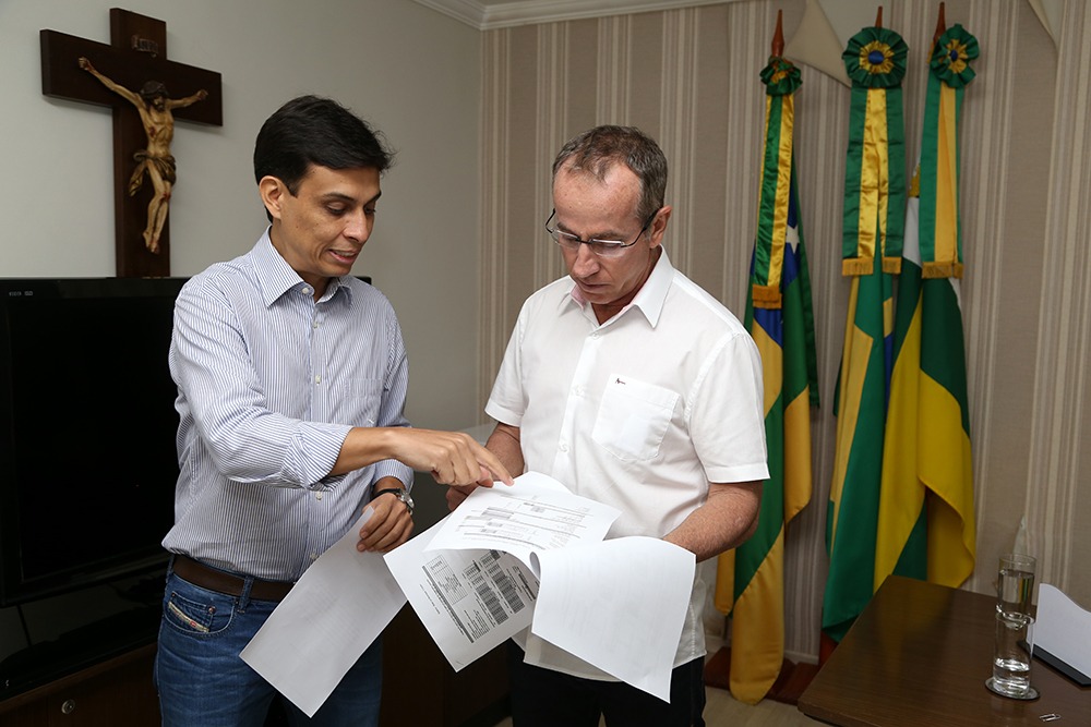 Superintendente da SMTT entrega planilha de custos do transporte público à CMA - SMTT Aracaju