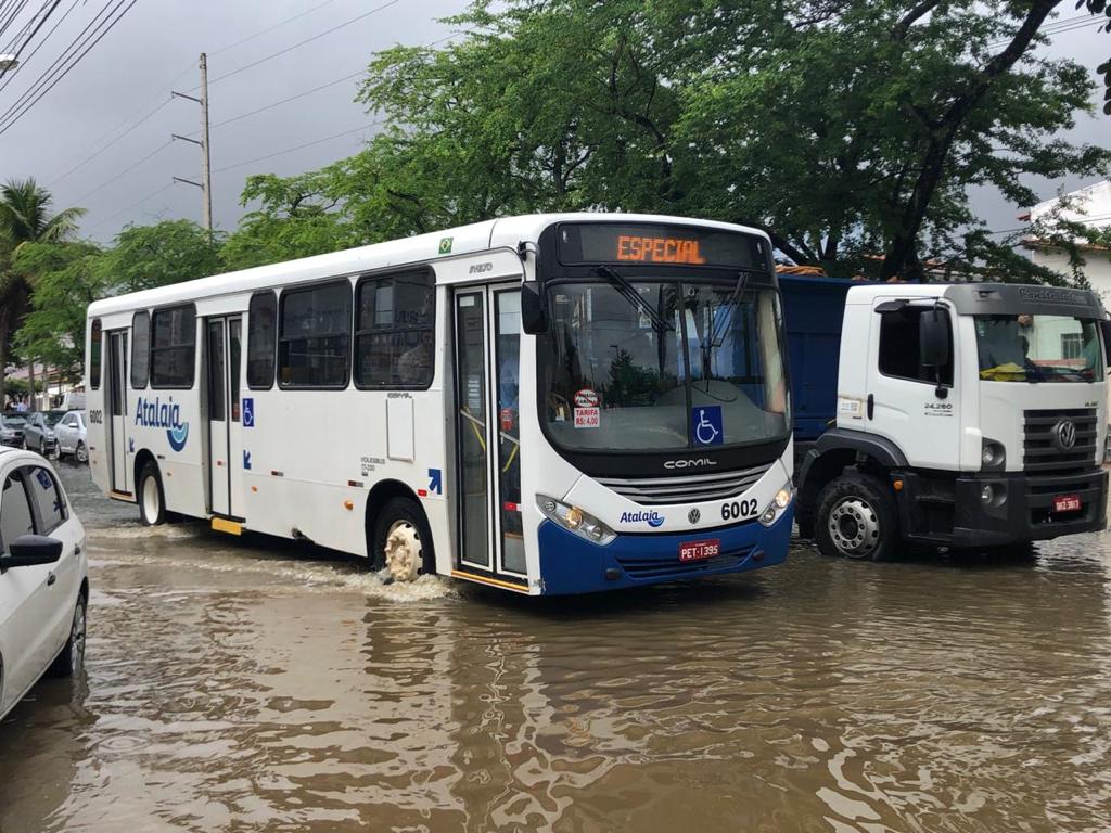 SMTT trabalha para garantir mobilidade da população em regiões de Aracaju afetadas pelas chuvas - SMTT Aracaju