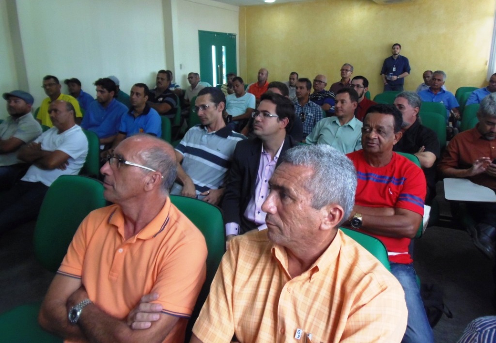 SMTT, MP e Sintaxi assinam termo para a implantação do terminal para táxis do interior - SMTT Aracaju