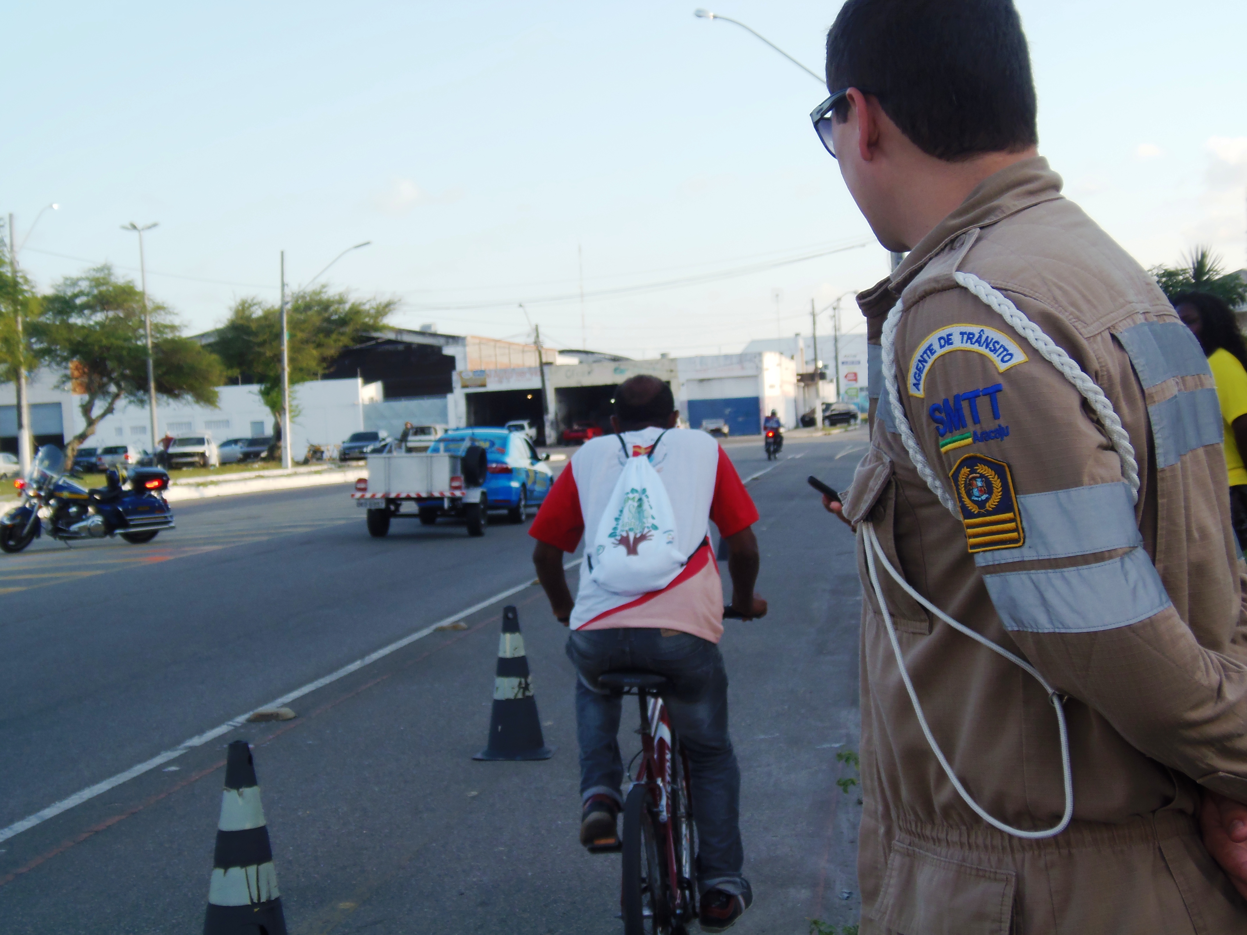 Semana Nacional de Trânsito: Comando educativo para ciclistas é realizado na av. São Paulo - SMTT Aracaju