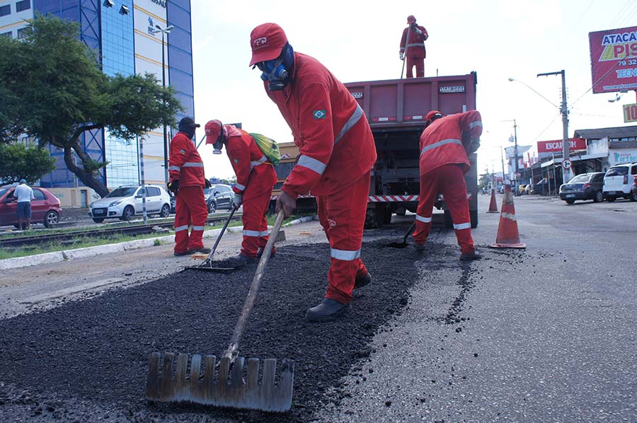 Em julho, Prefeitura aplicou mais 1,5 mil tonelada de asfalto na malha viária da cidade - SMTT Aracaju