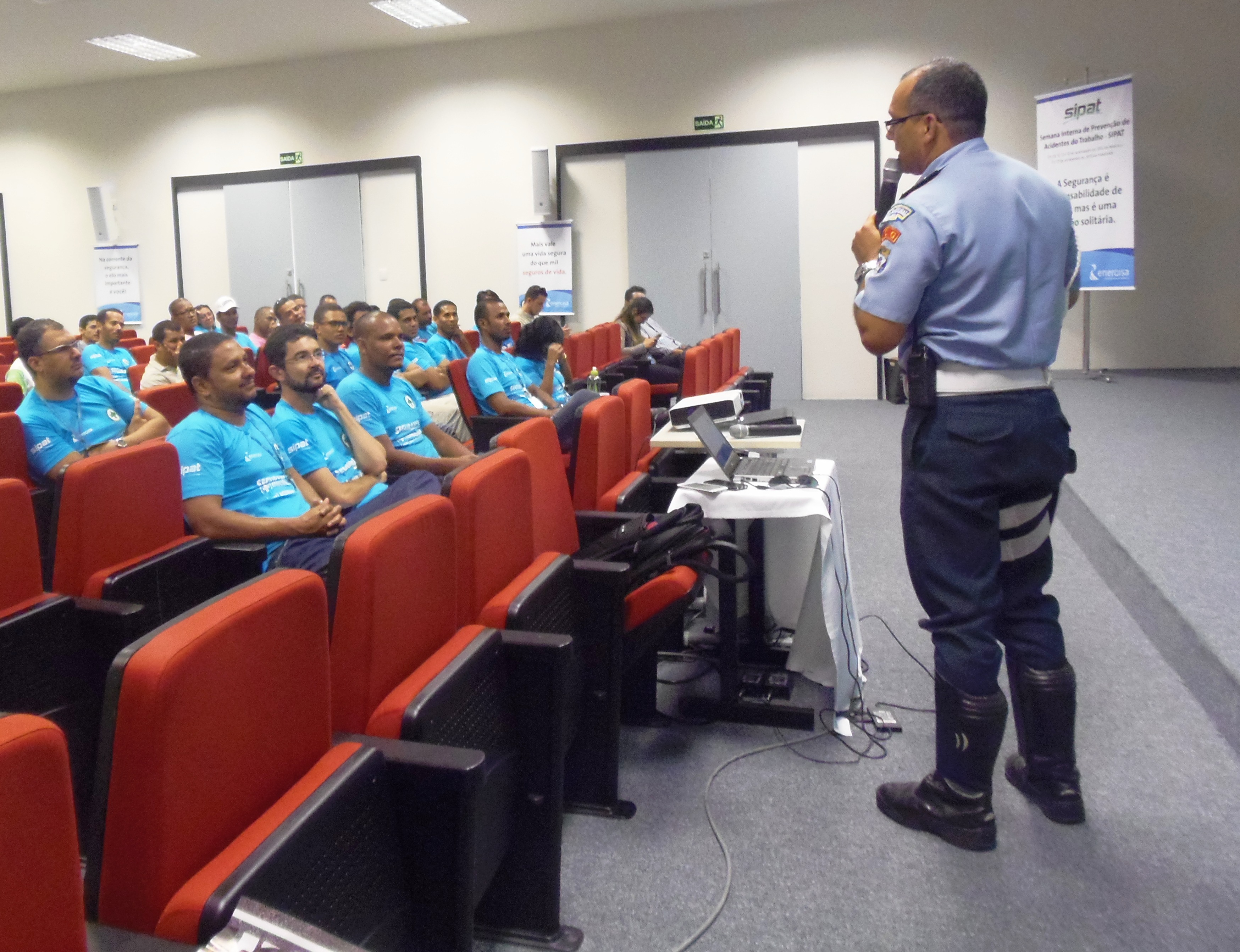 Coordenador de Trânsito da SMTT ministra palestra sobre trânsito seguro na Energisa - SMTT Aracaju