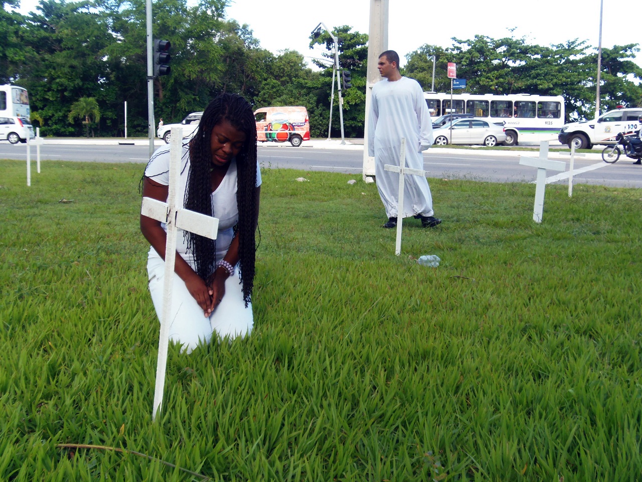 Cruzes homenageiam vítimas do trânsito em Aracaju - SMTT Aracaju