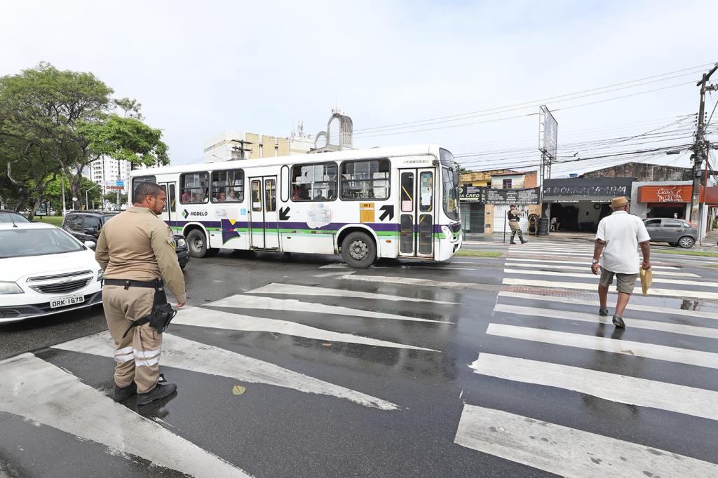 Dar preferência ao pedestre é regra fundamental para a segurança no trânsito - SMTT Aracaju