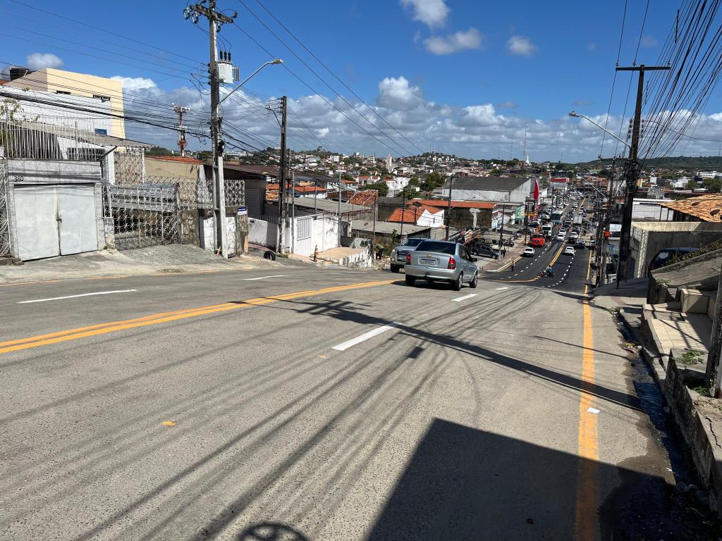 Trânsito na avenida Pedro Calazans é normalizado após rompimento de adutora - SMTT Aracaju