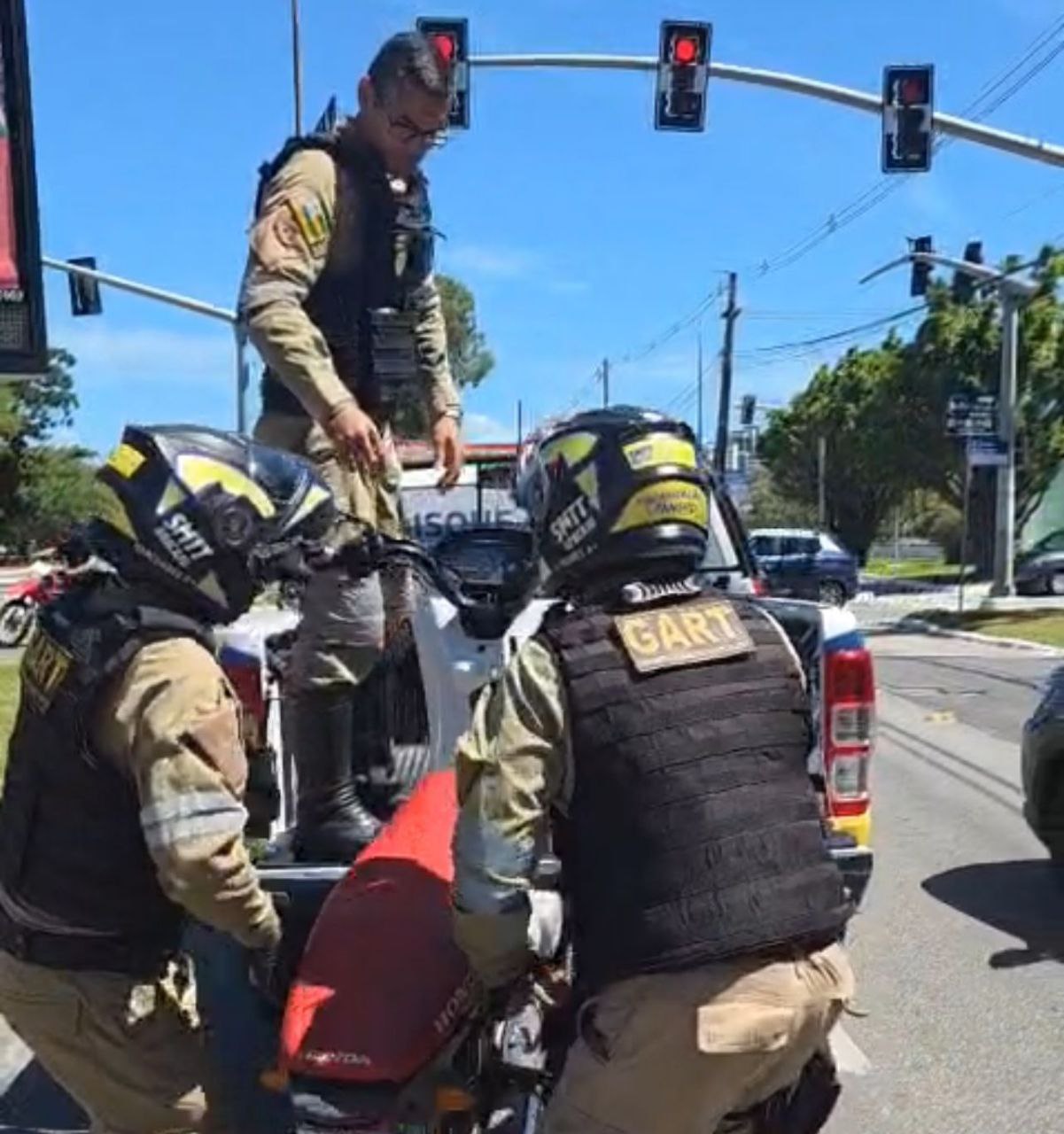 Aracaju Segura: cercamento eletrônico da Prefeitura de Aracaju auxilia na recuperação do 28º veículo com restrição de roubo e furto - SMTT Aracaju