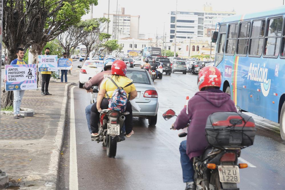 Prefeitura conscientiza condutores e pedestres através de ações educativas para o trânsito - SMTT Aracaju