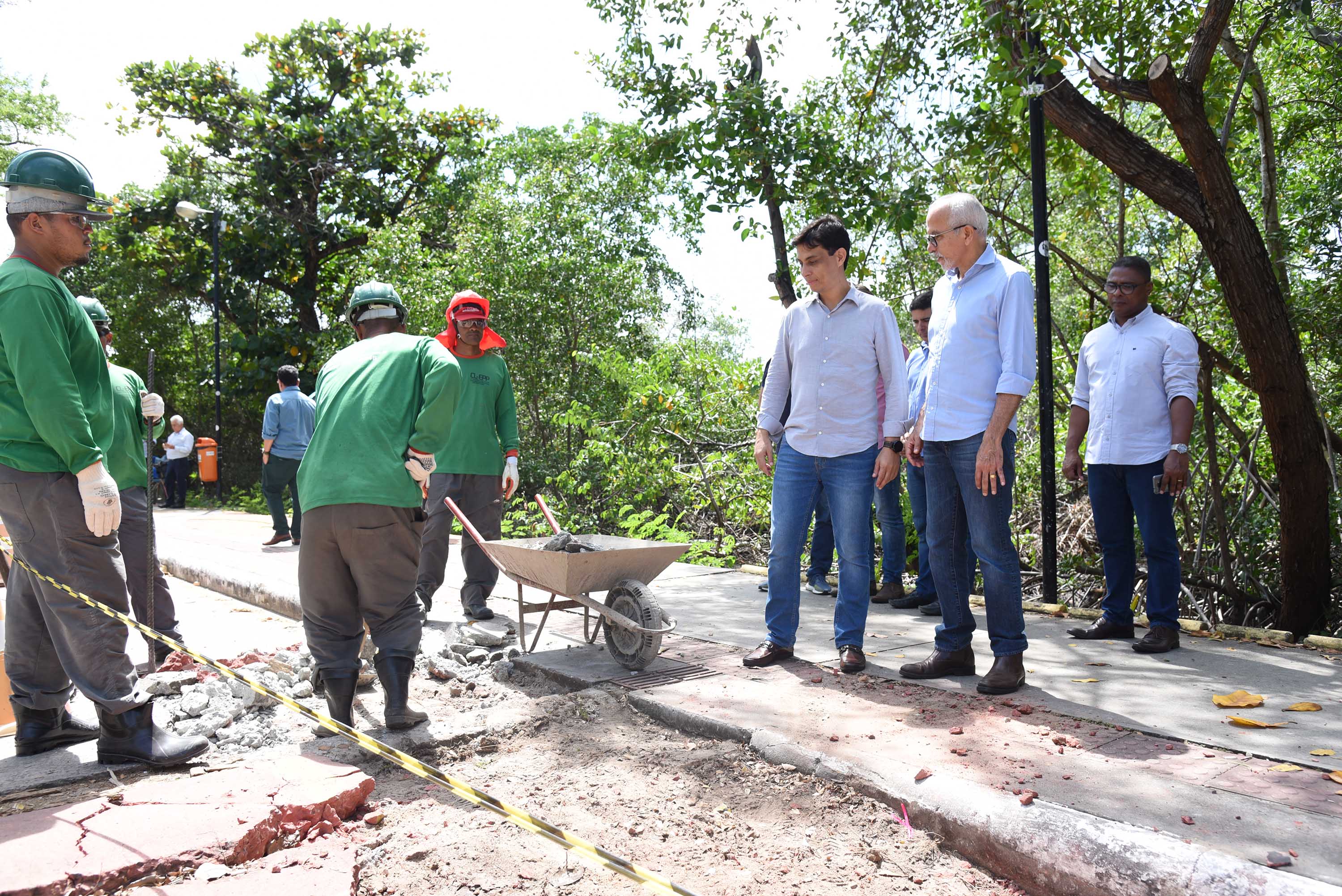 Edvaldo acompanha início da recuperação das ciclovias - SMTT Aracaju
