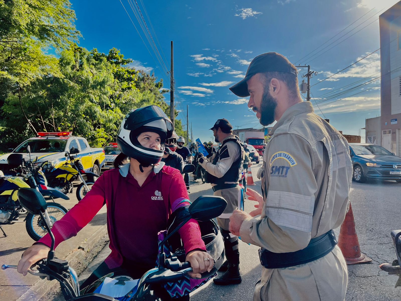 Dia do Motociclista: SMTT destaca cuidados e segurança no trânsito em blitz educativa - SMTT Aracaju