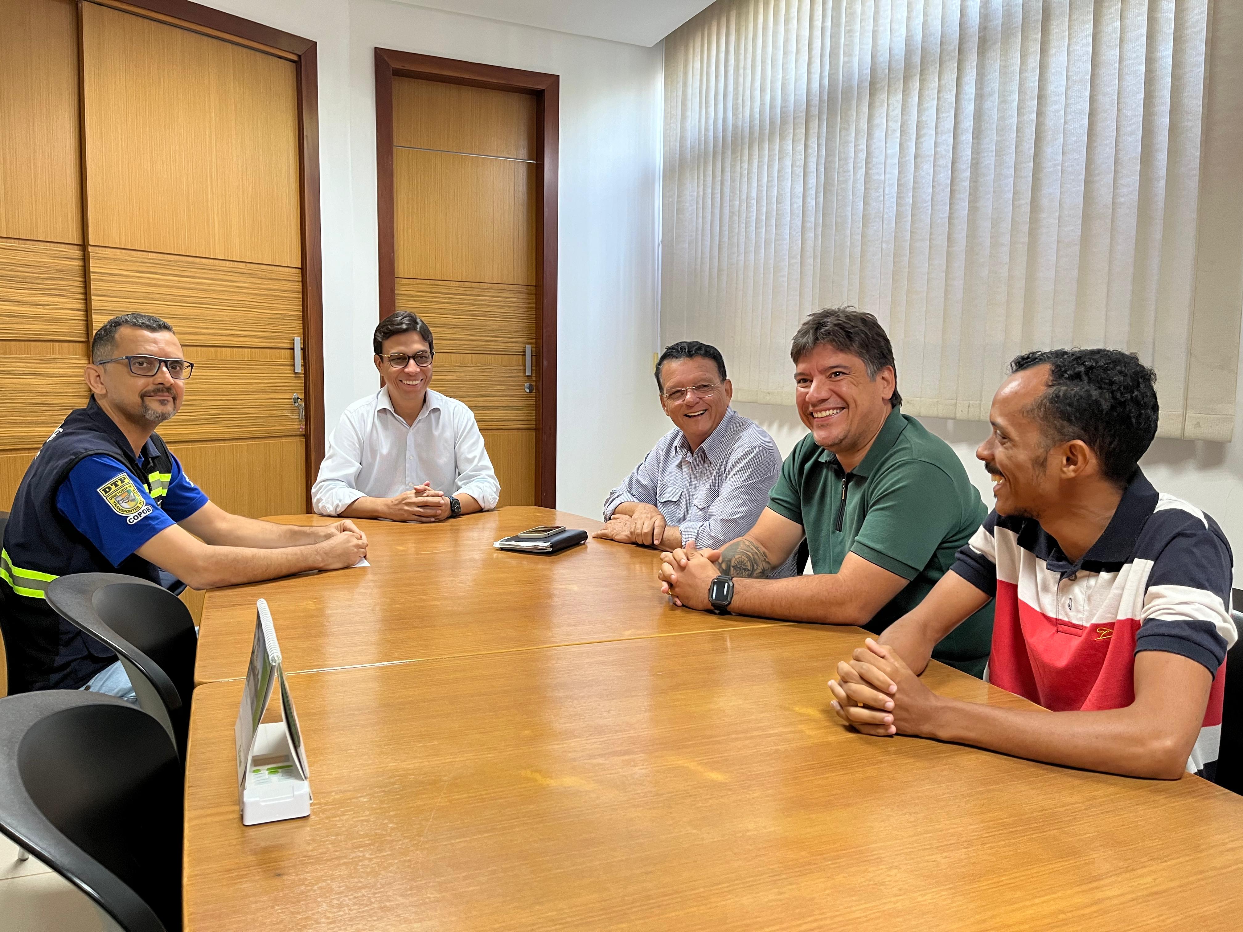 Superintendente da SMTT dialoga com prefeito da Barra dos Coqueiros sobre itinerários do transporte público - SMTT Aracaju