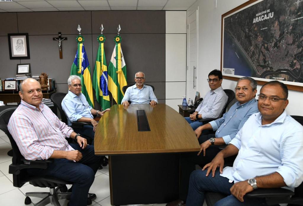 Prefeito Edvaldo recebe representantes das empresas que operam o sistema de transporte público - SMTT Aracaju